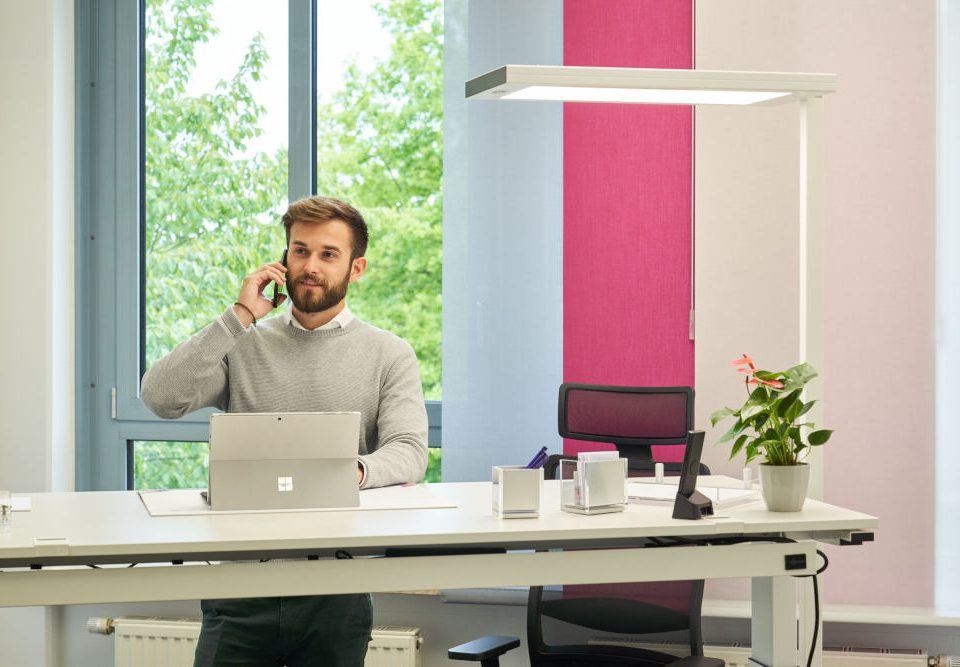 Bürobeleuchtung: Do's & Don'ts für optimales Licht am Arbeitsplatz