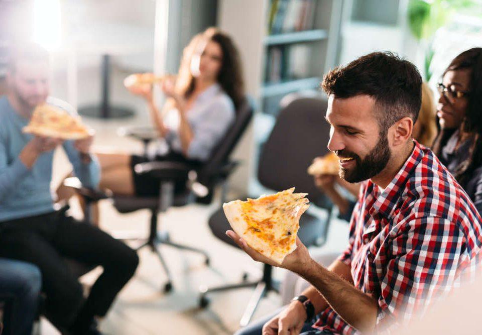 Die Pause mit den Kollegen verbringen