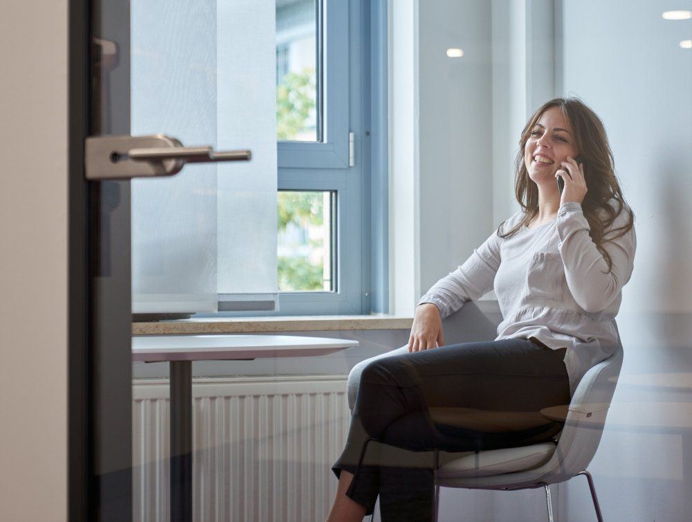 Entspannt Telefonieren in der Telefonbox